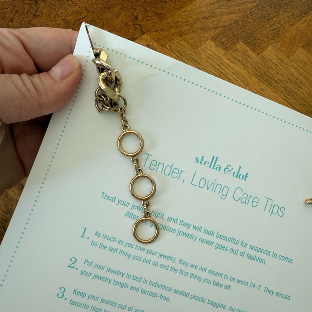 Stella & Dot Gold and Cream Necklace - Picture 3 of 6